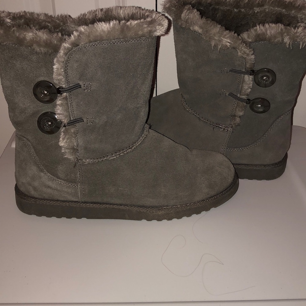 Grey boots
